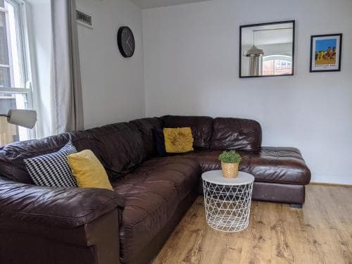 Riverside Apartment at Woodsmill Quay Image 4