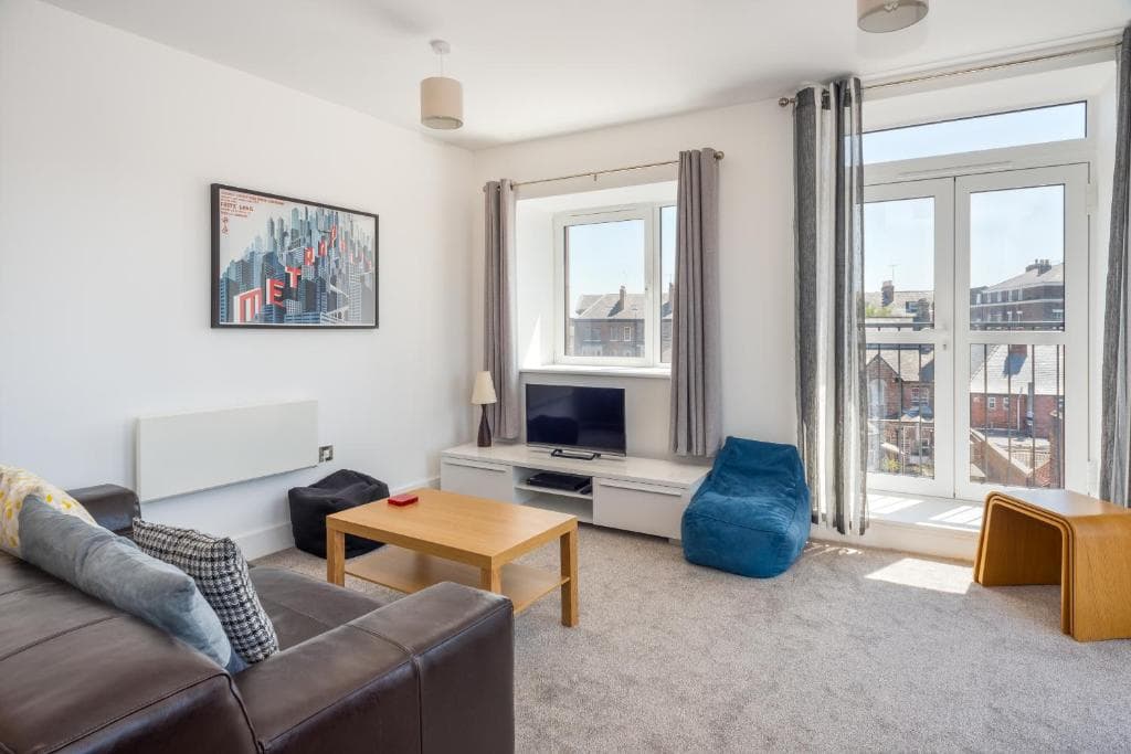 Entire 1 Bed - No. 45 - Free Parking - The Cosy Collection Ltd Image 1