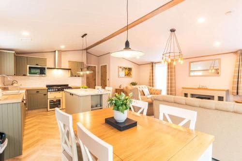 Cherry Lodge with Hot Tub Image 3