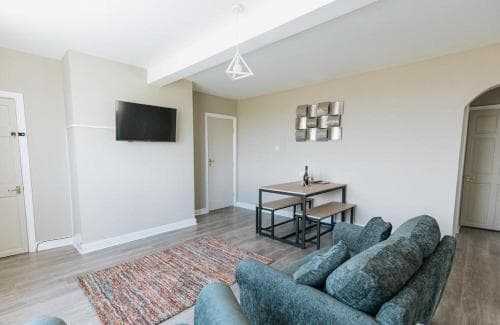 SEA VIEW, Three bed beachfront balcony apartment, Bridlington, North Yorkshire Image 3