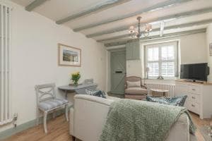 Hideaway Cottage - Central Richmond Image 2