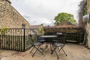 Delightful 2 bed flat in Old Mill-private garden Image 2