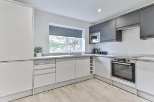 3 Bed Refurbished, Modern House, WiFi, Patio area Image 3