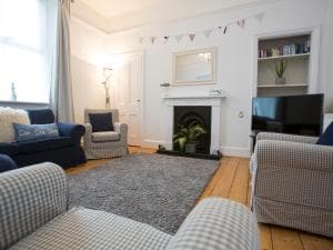 6 Abbey Terrace Image 2