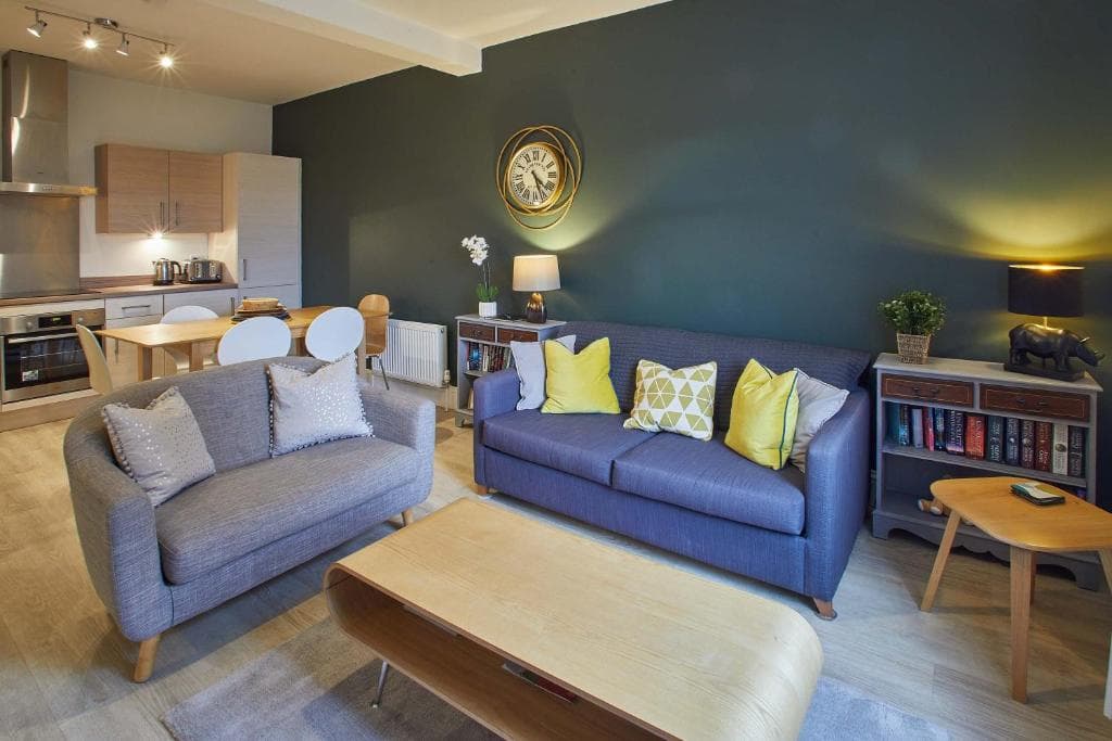 4 Blue Bridge Court Image 1