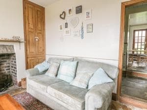 Daffodil Cottage, Keighley Image 1