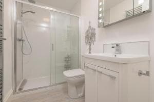 Bluebridge Walk Luxury Apartment Image 2