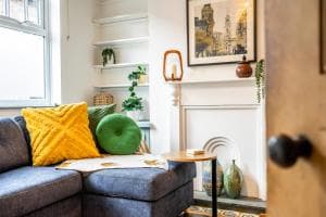 Farndale Den Image 2