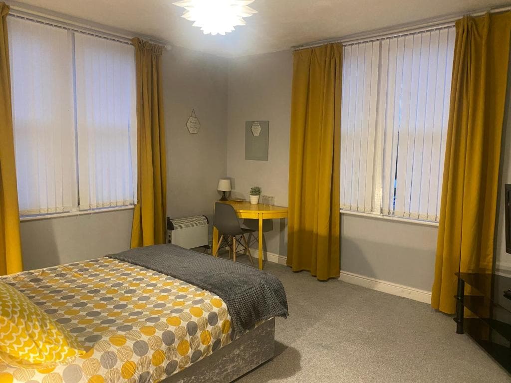 Mini Hotel Leeds Image 1