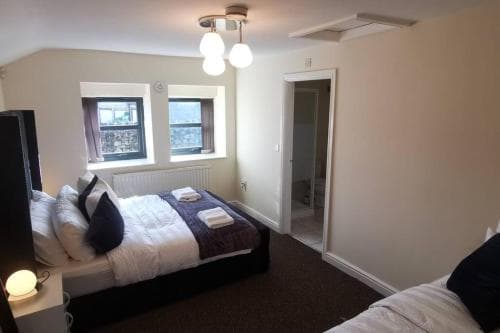 The Old Forge 5 Minutes From The Motorway With Parking Image 2