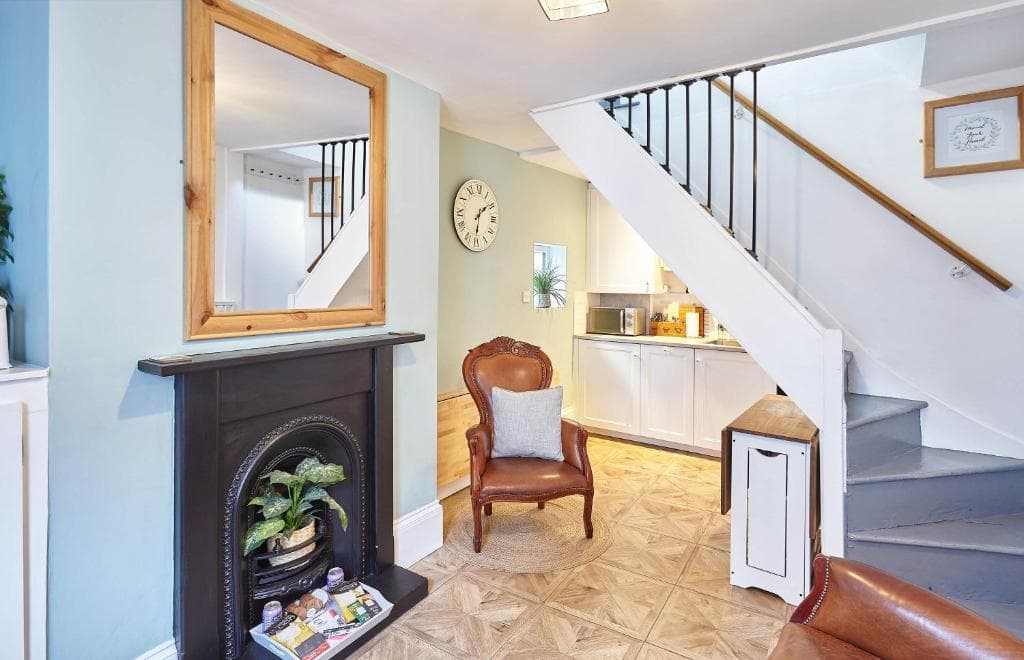 Host & Stay - Albion Cottage Image 1