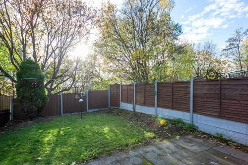 Spacious Townhouse Near the Industrial Area Image 3