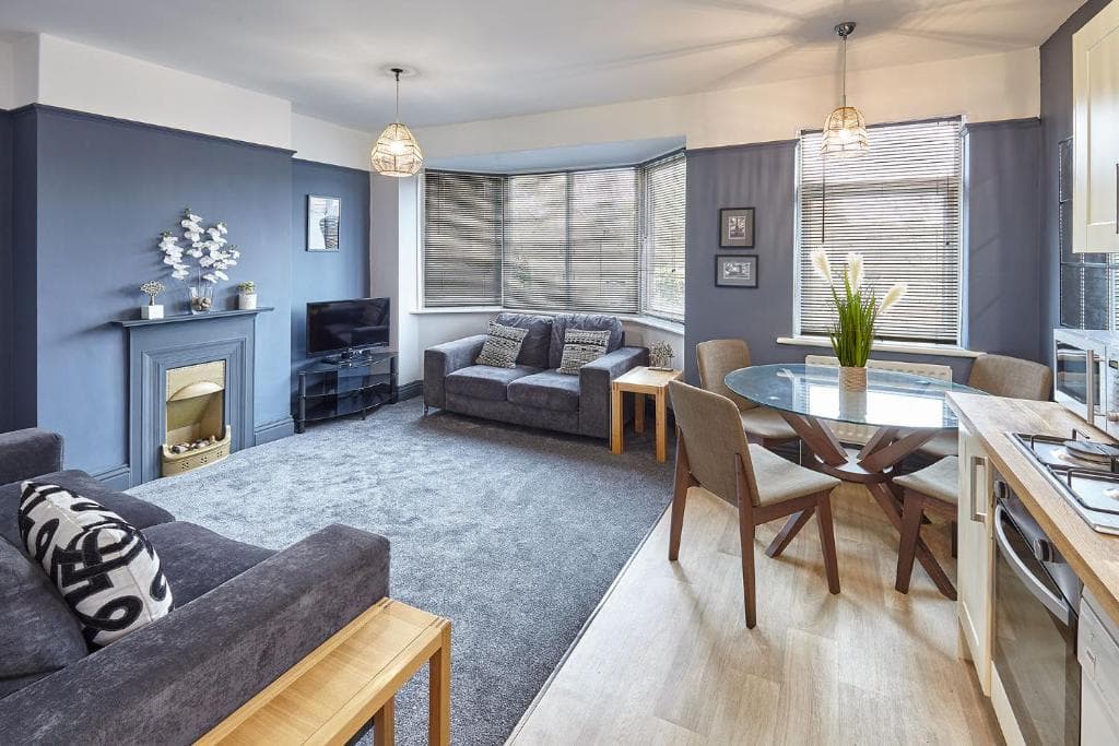 Queens Road 2 Bed apartments Central Richmond Image 1