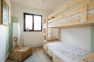 Stylish apartment with balcony, minutes from beach Image 2