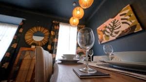 Crows Nest - Sleeps 6 nr North Bay beach and town Image 2