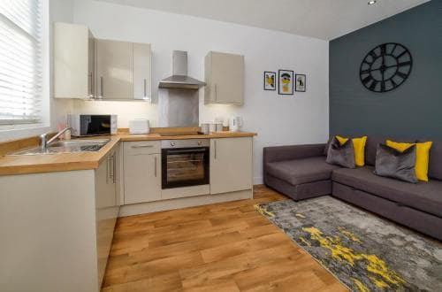 Henry Court Apartment 2 Image 3