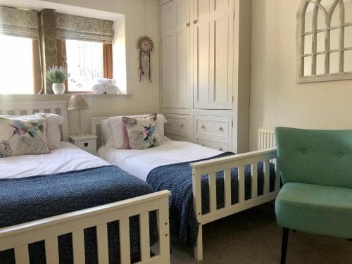 Wuthering Cottage - Central, Stylish, Cosy, Comfy Image 2