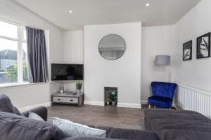 Superb Newly Extended House near Peak District, parking Image 2