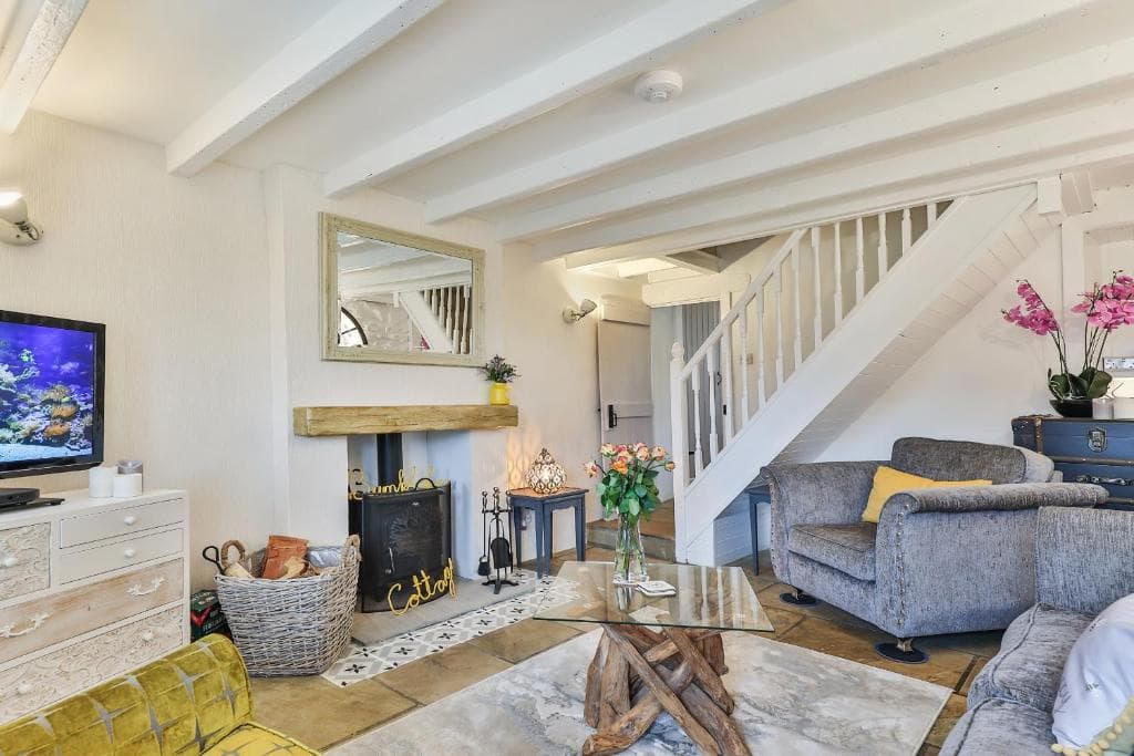 Bumblebee Cottage Image 1