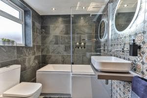 Luxury Spacious Pad with Games Room Image 2