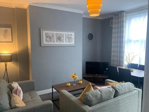 Newly refurbished house close to city centre Image 2