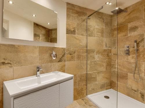 Aysgarth Nook by Maison Parfaite - Luxury Holiday Home with Hot Tub Image 3