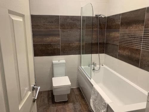 spacious apartment close to city centre with free secure parking Image 5