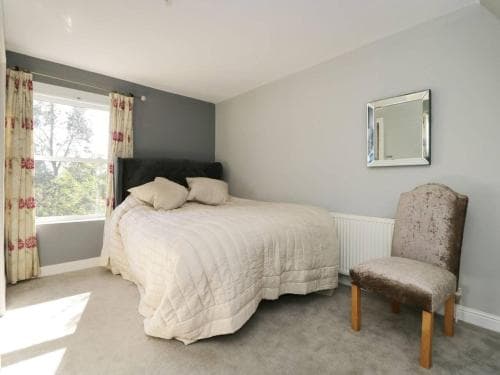 Meagill farmhouse hot tub bbq hut sauna Image 3