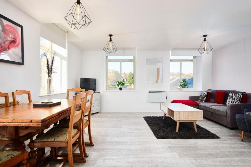 Executive Apartment - Sleeps 6 Image 1