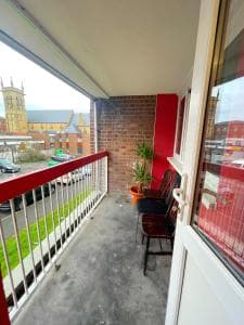 Spacious 3 Bedroom City Centre House Image 2