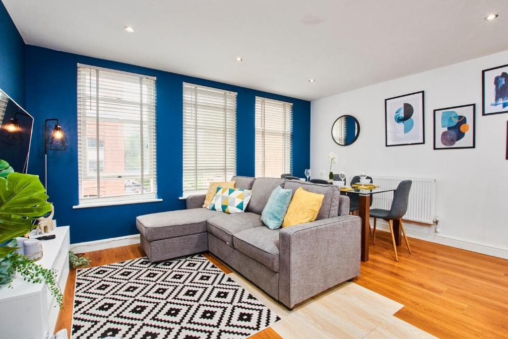Stunning City Centre 3 Bed, 3 Bath - Sleeps 8! Image 1