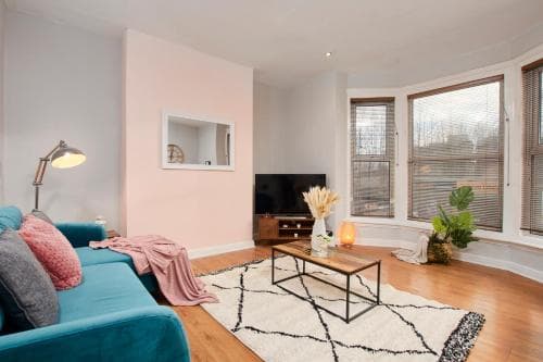 Central Harrogate 2 Bedroom Apartment Image 2