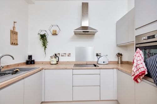 Large Duplex Penthouse - Parking Image 3