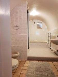 Beautiful quiet room in the heart of Holmfirth Image 2