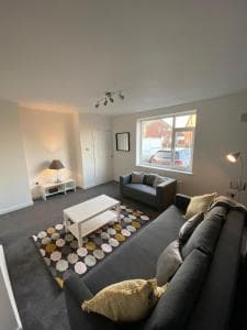 Captivating 3-Bedroom House Image 1