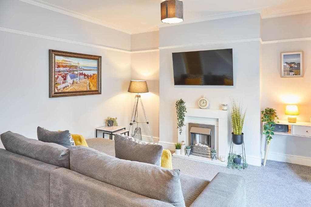 Host & Stay - Tanqueray House Image 1