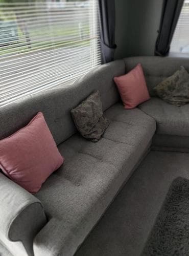 Row J26 - 3 Bedroom 6 berth caravan Image 3