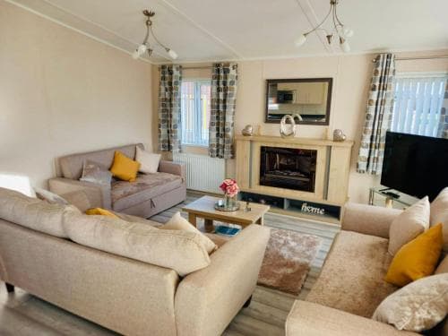 Rowan Lodge with Hot Tub Image 2