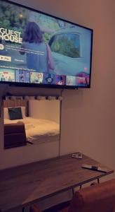 The Law House By The Opulence - Free City Centre Parking Image 1