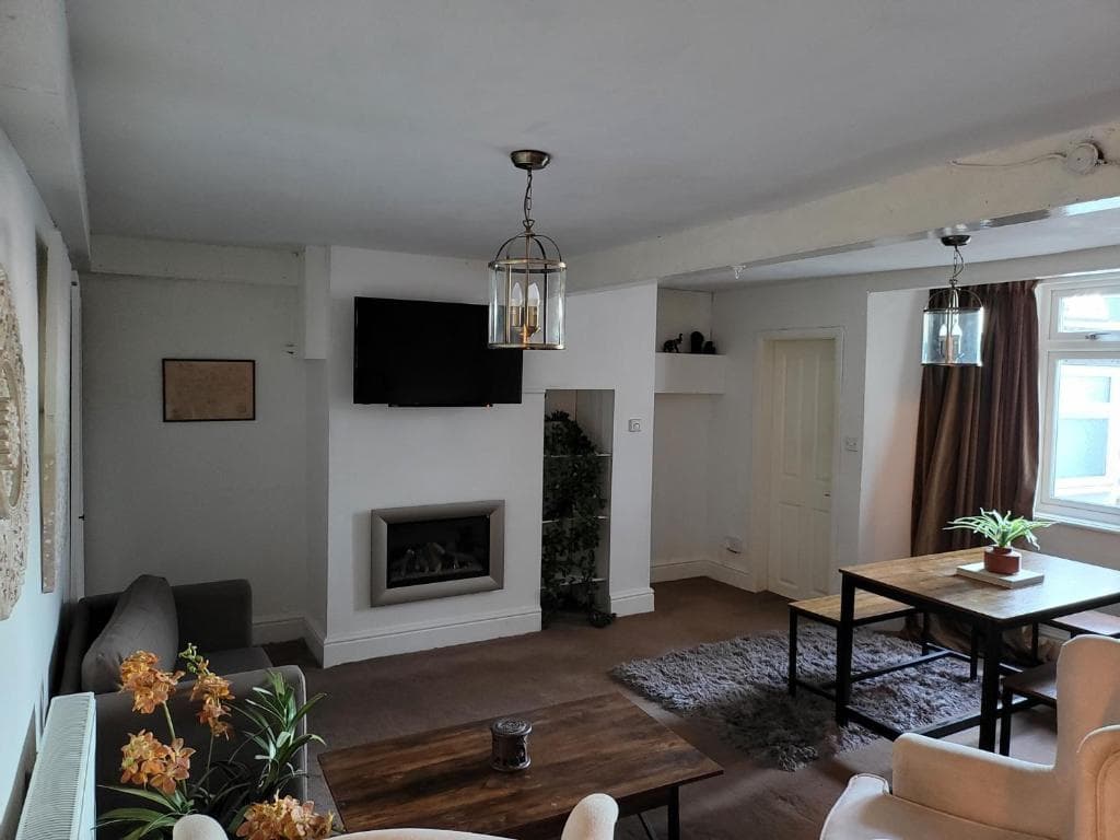 Seaside flat with Fireplace fast WIFI FREE parking Image 1