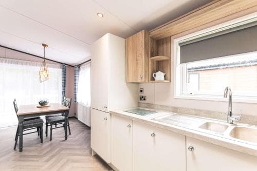 Truemans Lodge with Hot Tub Image 2