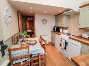 Esmes Cottage Image 1