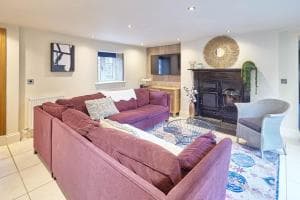 Host & Stay - Home Farm Cottage Image 2