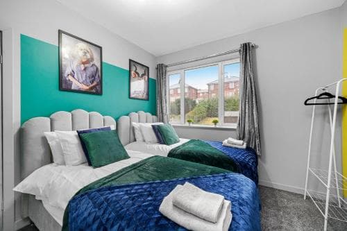 Stylish Sheffield Abode - Parking Image 3