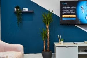 Stunning 2 bed Apartment - Central Location Image 2