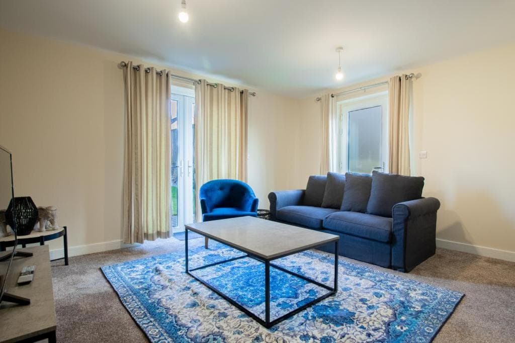 3-Bed, 2 bathroom Detached House Image 1