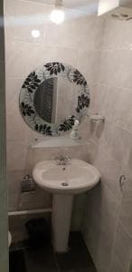 Private Basement Studio Flat with Modern Features Image 2