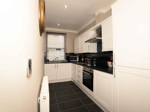 Pass the Keys Stones Throw Apartment, South Cliff, Scarborough Image 2