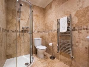 Pass the Keys Stones Throw Apartment, South Cliff, Scarborough Image 1