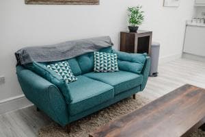 Hullidays-Theatre Hideout Apartment Image 2